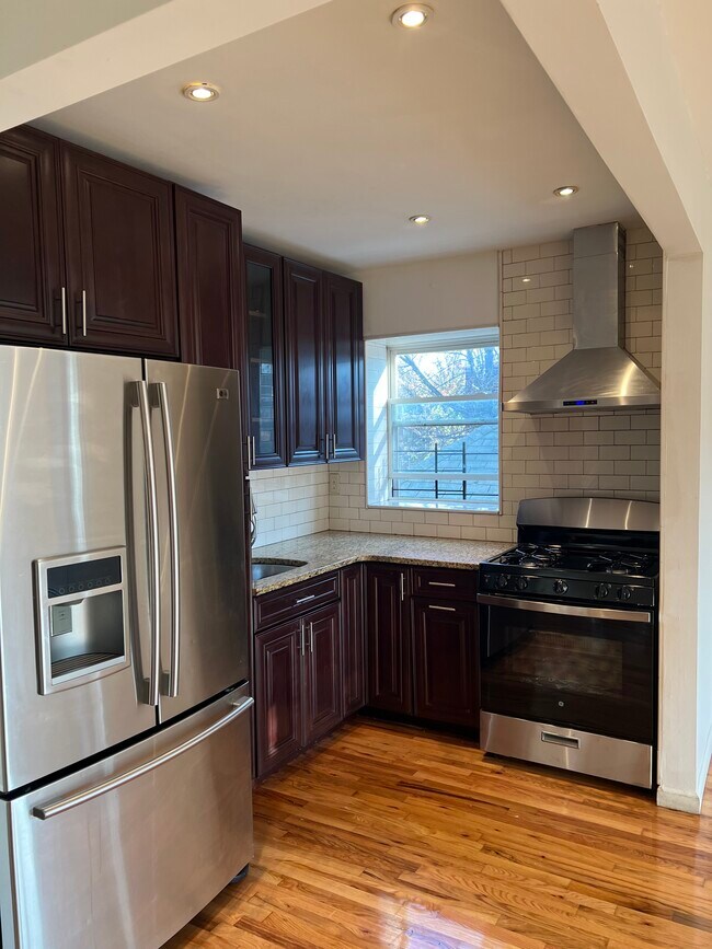 Foto del edificio - 717 Jerome St