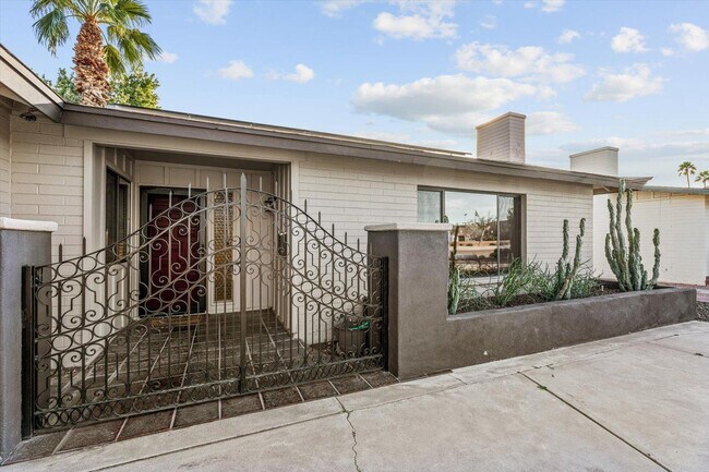 Foto del edificio - 8543 E Jackrabbit Rd