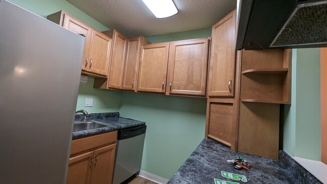 Building Photo - 7124 72nd Ln N