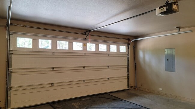 Building Photo - Custom 3 bedroom house with a Shop