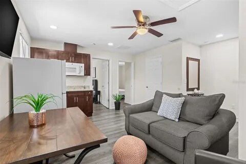 Foto del edificio - 8413 N Seminole Ave