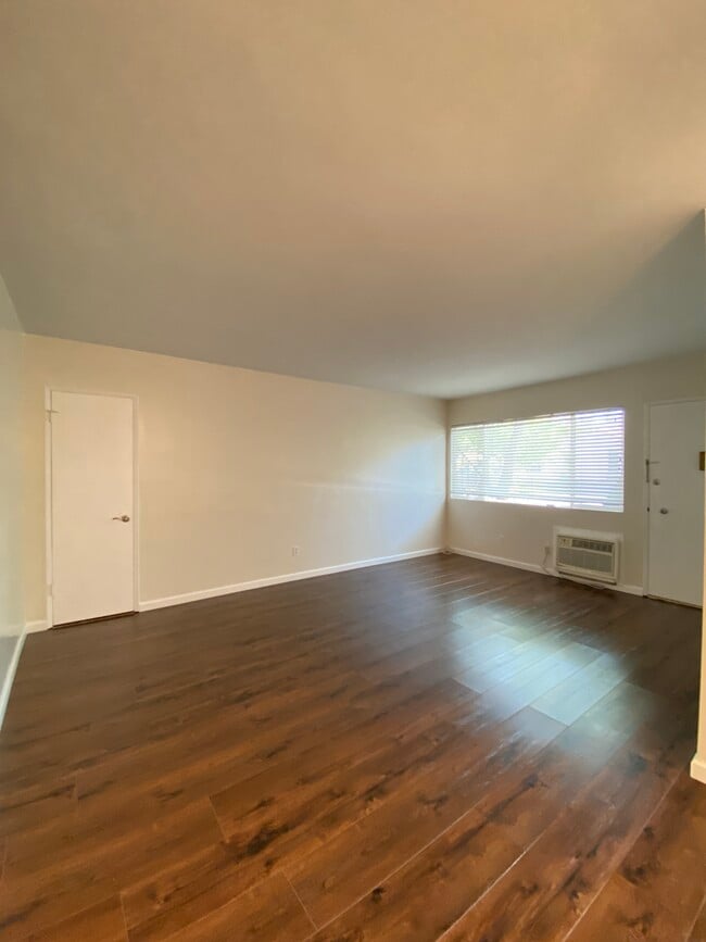 Building Photo - 825 S 6th St