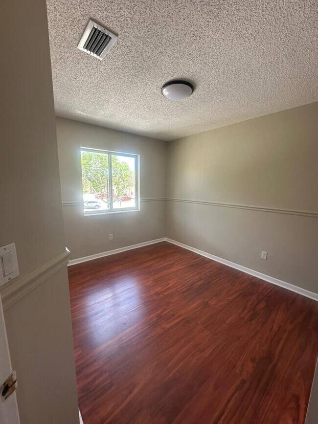 Building Photo - 17312 SW 139th Ct