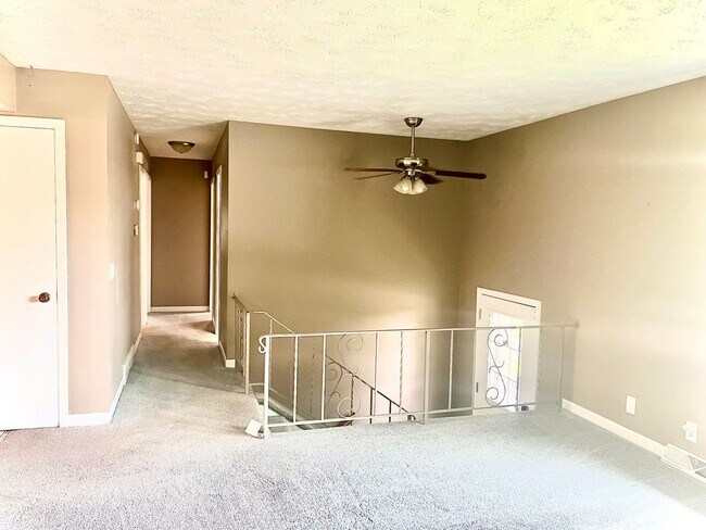 Building Photo - 4 Bedroom In A Great Location!!