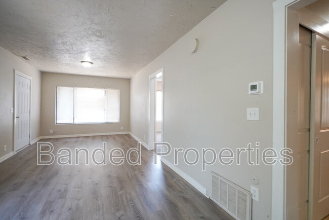 Building Photo - 276 W 700 N