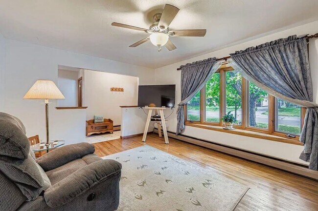 Foto del edificio - Rare, Must See Rambler in Cottage Grove