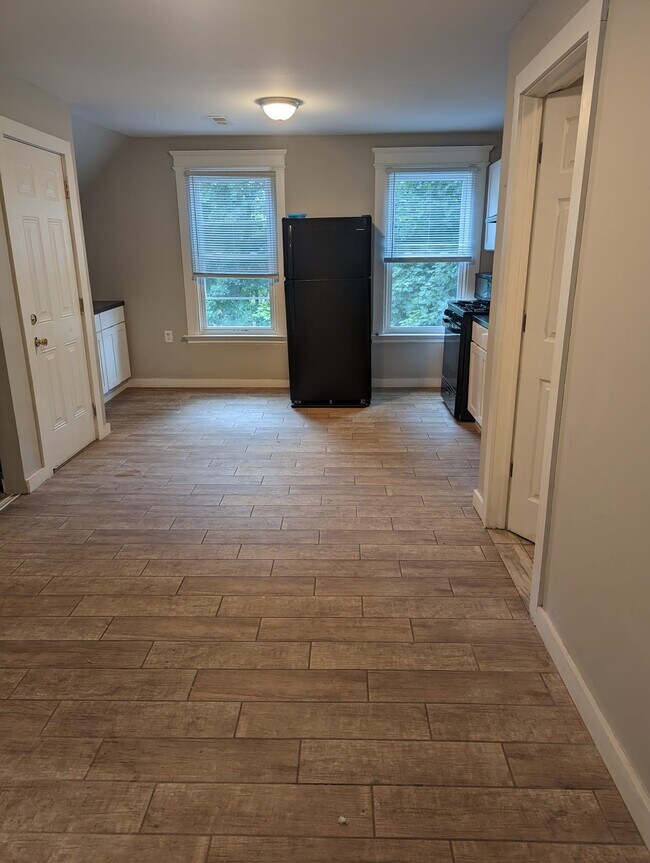 Building Photo - 174 Thompson St