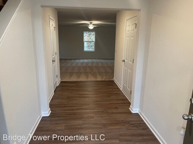 Building Photo - 4 br, 2.5 bath House - 637 Hawley Street