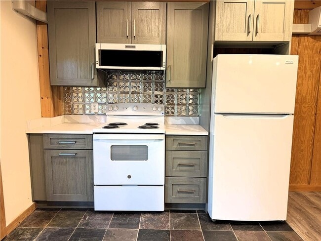 Building Photo - 438 Hunters Trce