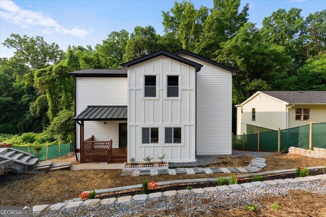 Building Photo - 2322 Lakewood Ave SW