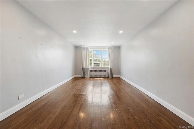 Building Photo - 4295 Webster Ave