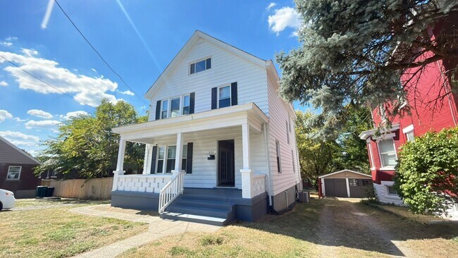 Building Photo - 3153 Glenmore Ave