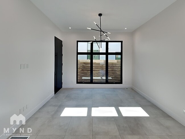 Building Photo - 336 Marshall Dr