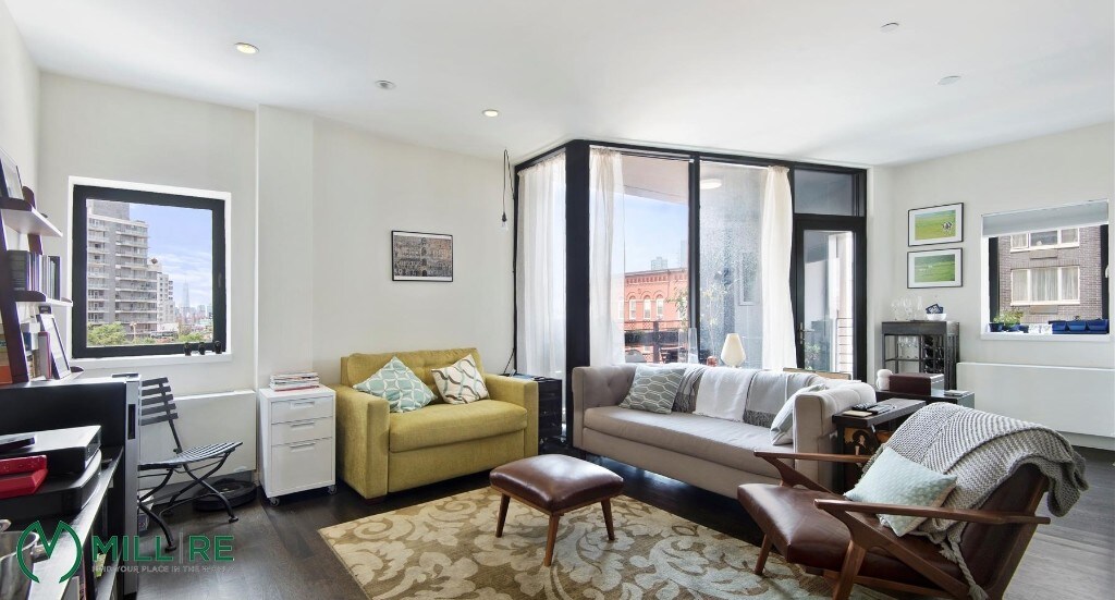 Foto principal - 1314 Jackson Ave