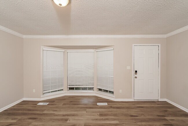 Building Photo - 5064 Darlene Dr