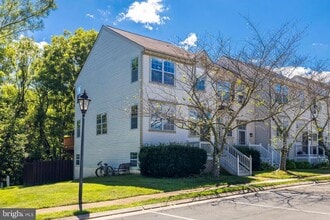 Building Photo - 210 Heaton Ct