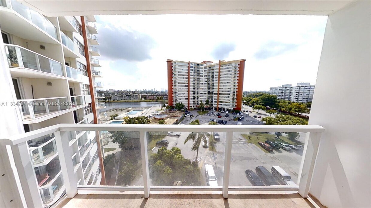 1301 NE Miami Gardens Dr Unit 721W, Miami Gardens, FL 33179 Condo for