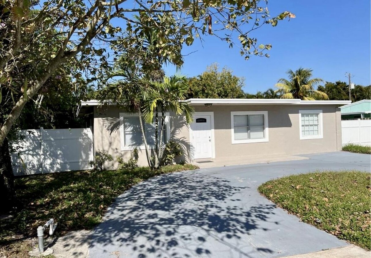 Foto principal - 823 Helena Dr