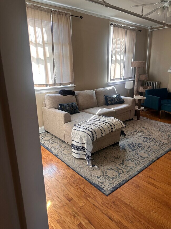 Foto del edificio - 2244 W Farwell Ave