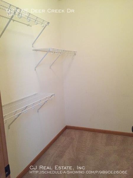 Foto del edificio - 923 NE Deer Creek Dr