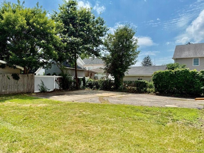 Foto del edificio - 223 Jackson Ave