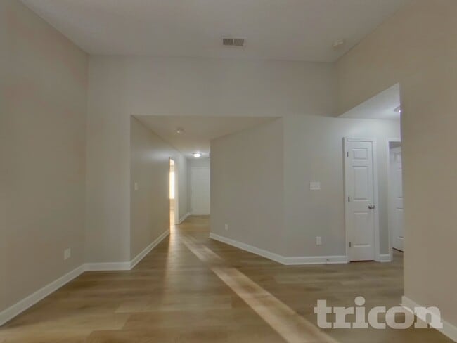 Building Photo - 2918 Brekonridge Centre Dr