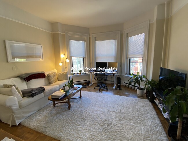 Building Photo - 112 Newbury St