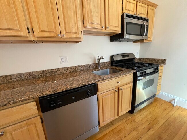 Foto del edificio - 247 Chestnut Hill Ave