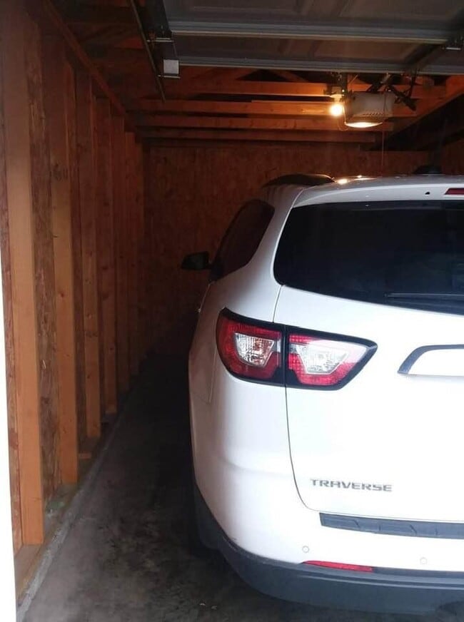 Spacious Garage - 320 Cunat Blvd