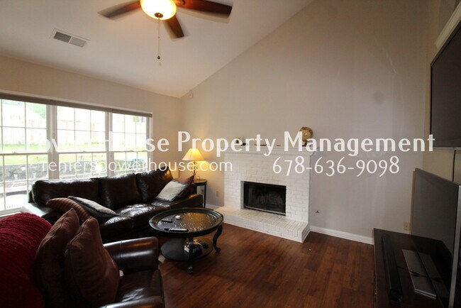 Building Photo - 220 Red Oak Ln