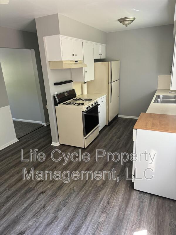 Foto del edificio - 4147 Poinsettia Avenue Southeast - 2