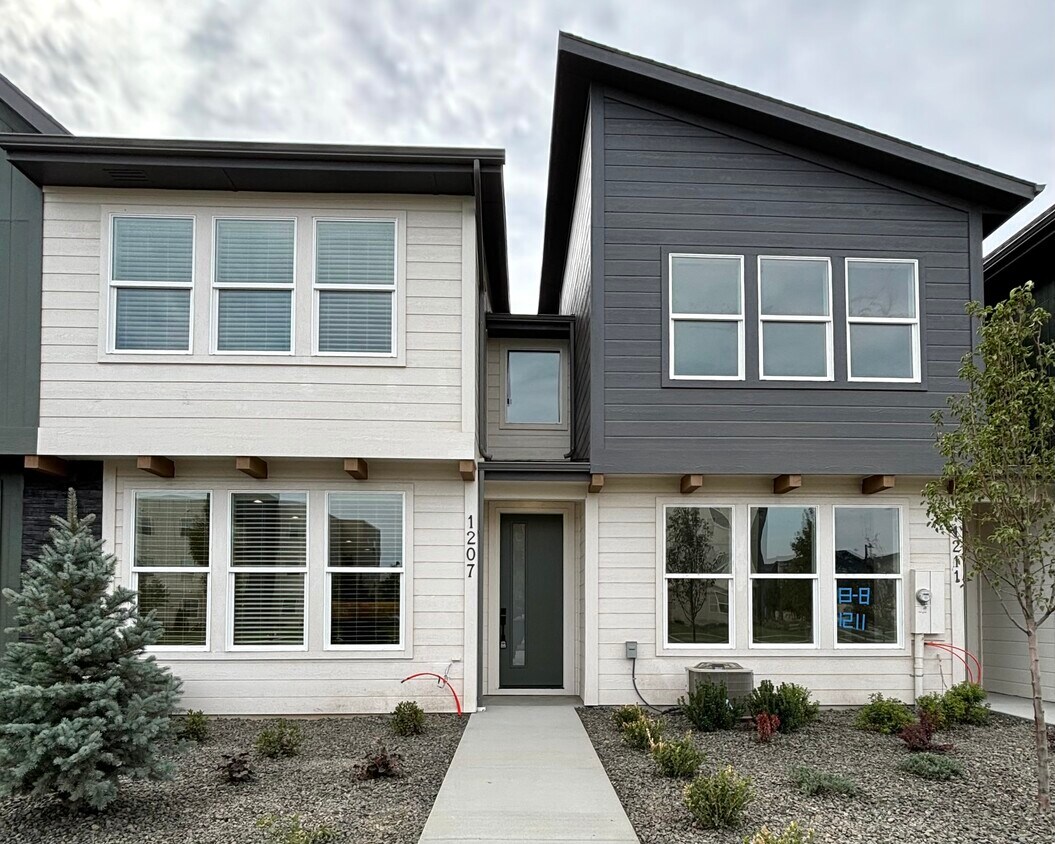 Primary Photo - 1207 N Webb Wy