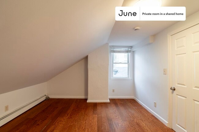 Private bedroom in 4 bed/4 bath Home - Private bedroom in 4 bed/4 bath Home
