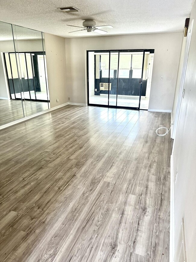 Foto del edificio - 6792 Moonlit Dr