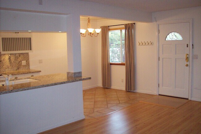 Building Photo - 46 Lassen Ln