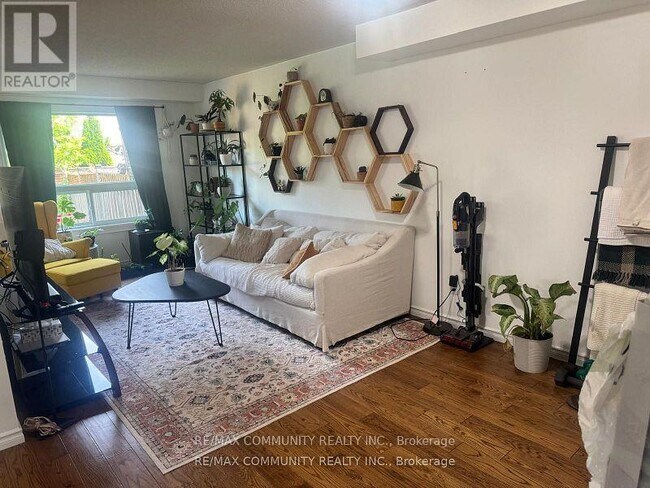 Photo du bâtiment - 14 Blacksmith Ln