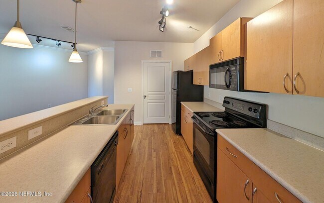 Foto del edificio - 8290 Park Way