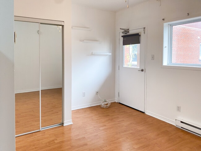 Building Photo - 362 Friel St