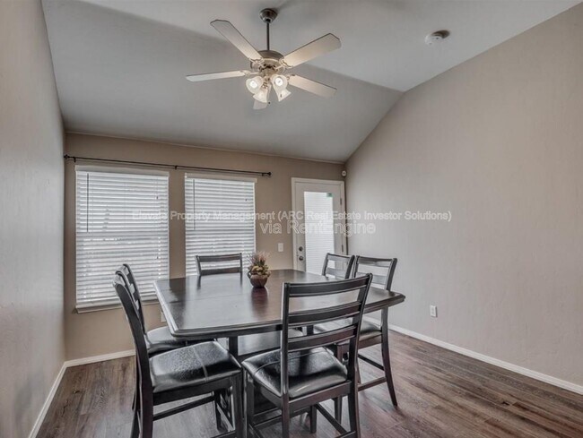 Foto del edificio - 2740 Red Fish Rd