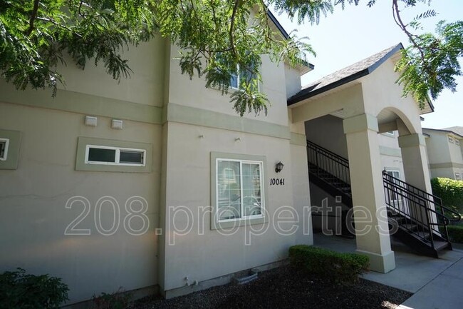 Building Photo - 10041 W Garverdale Ln