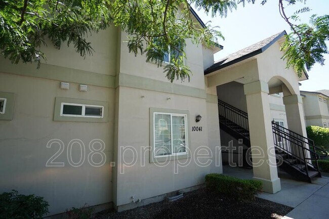 Foto del edificio - 10041 W Garverdale Ln