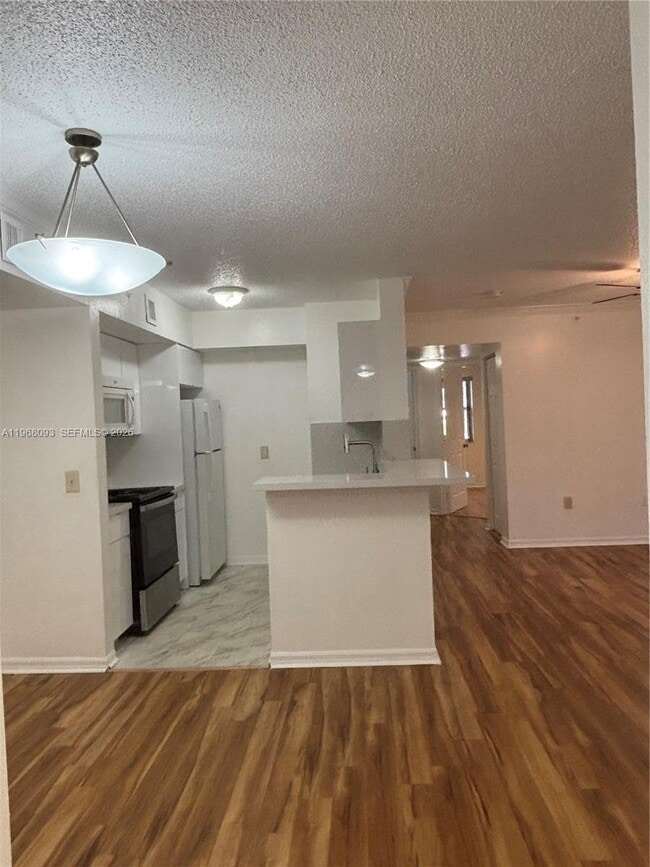 Building Photo - 2433 Centergate Dr