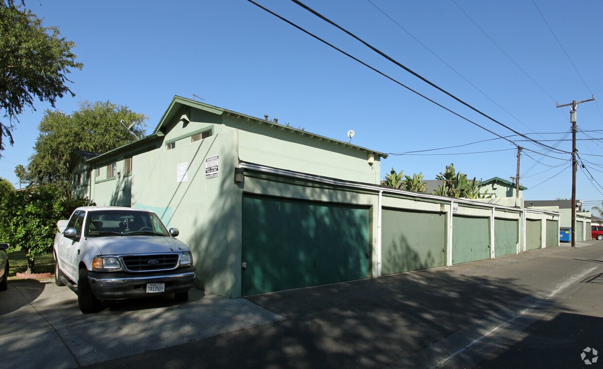 Building Photo - 920-926 S Roberts St