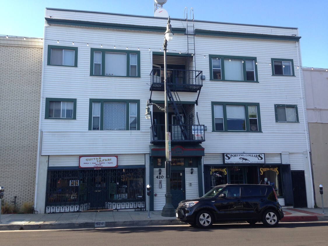Primary Photo - 420 W 6th St