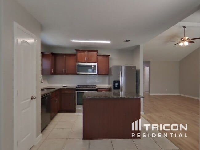 Foto del edificio - 2111 Juniper Dr