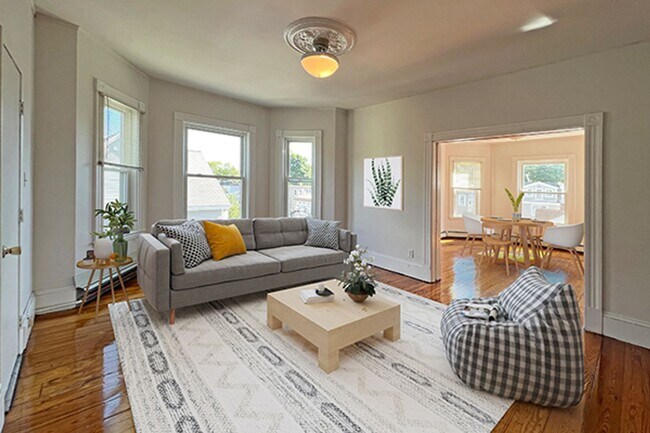 Foto del edificio - 9/1 Renovated, spacious 4BR/2.5BA w/d in unit!