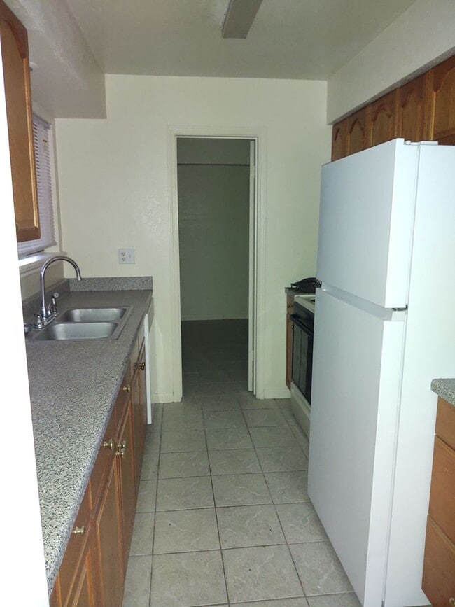 Building Photo - 1000 Columbia Ave