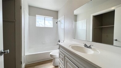 Building Photo - 11208 Renel Dr
