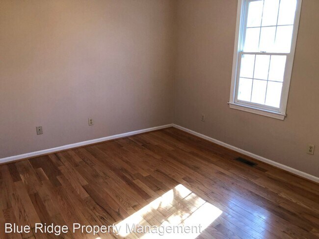 Building Photo - 2233 Forest Acres Dr