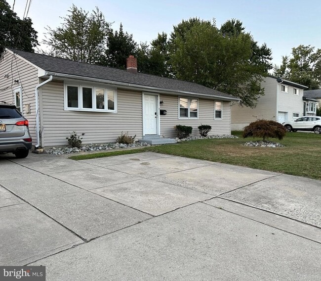 Building Photo - 605 Heston Rd